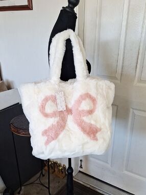 Bow Fancy | Faux Fur Tote w/ Pink Bow New 🎀